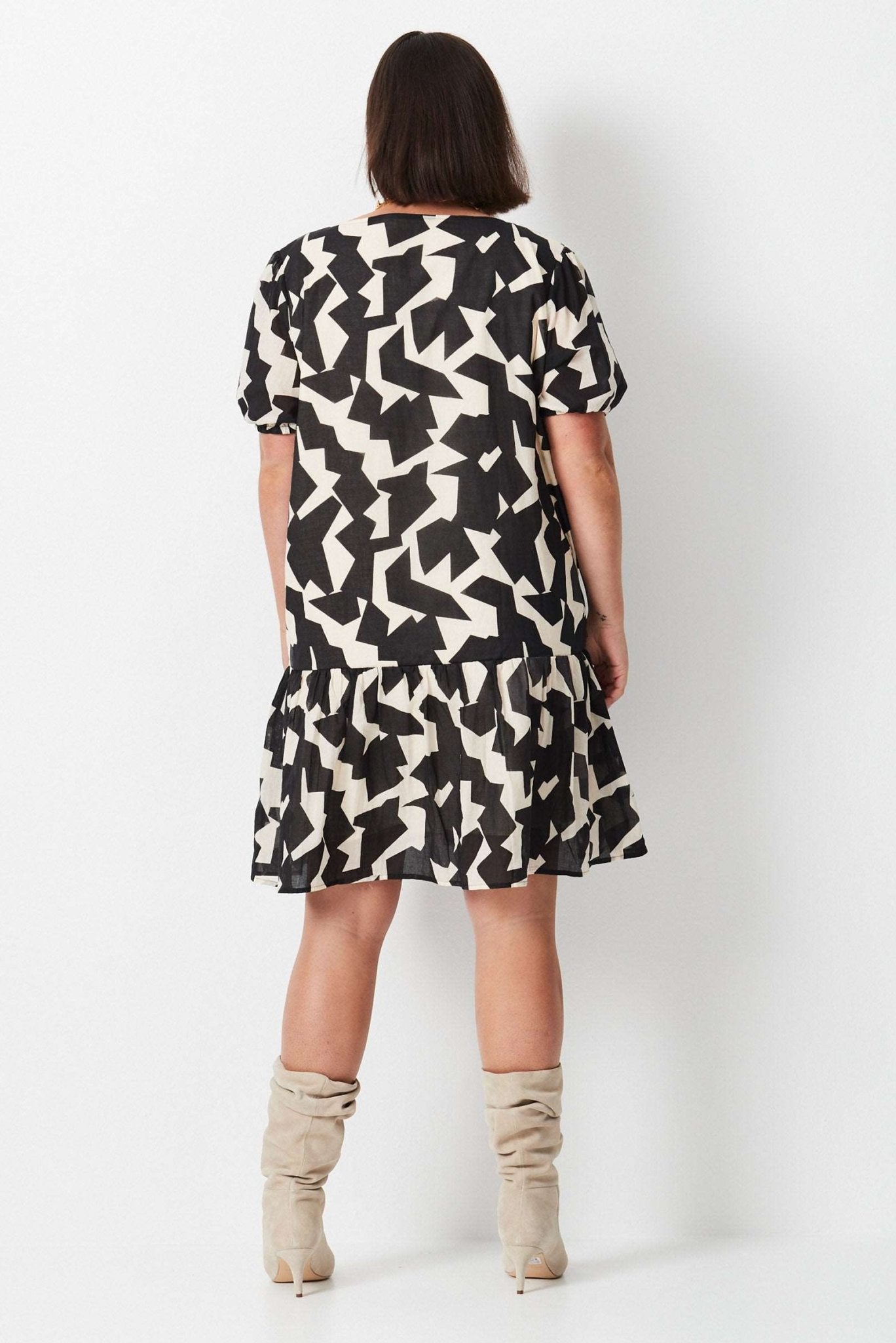 Lo - Fi Frill Hem Dress - Black - 17 Sundays17 SundaysLo - Fi Frill Hem Dress - Black