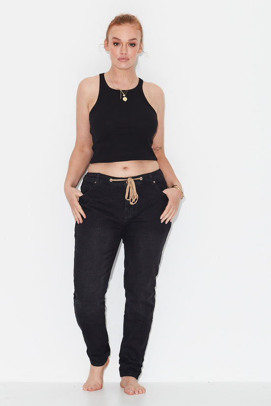 Model wears black slim leg plus size denim  jeans