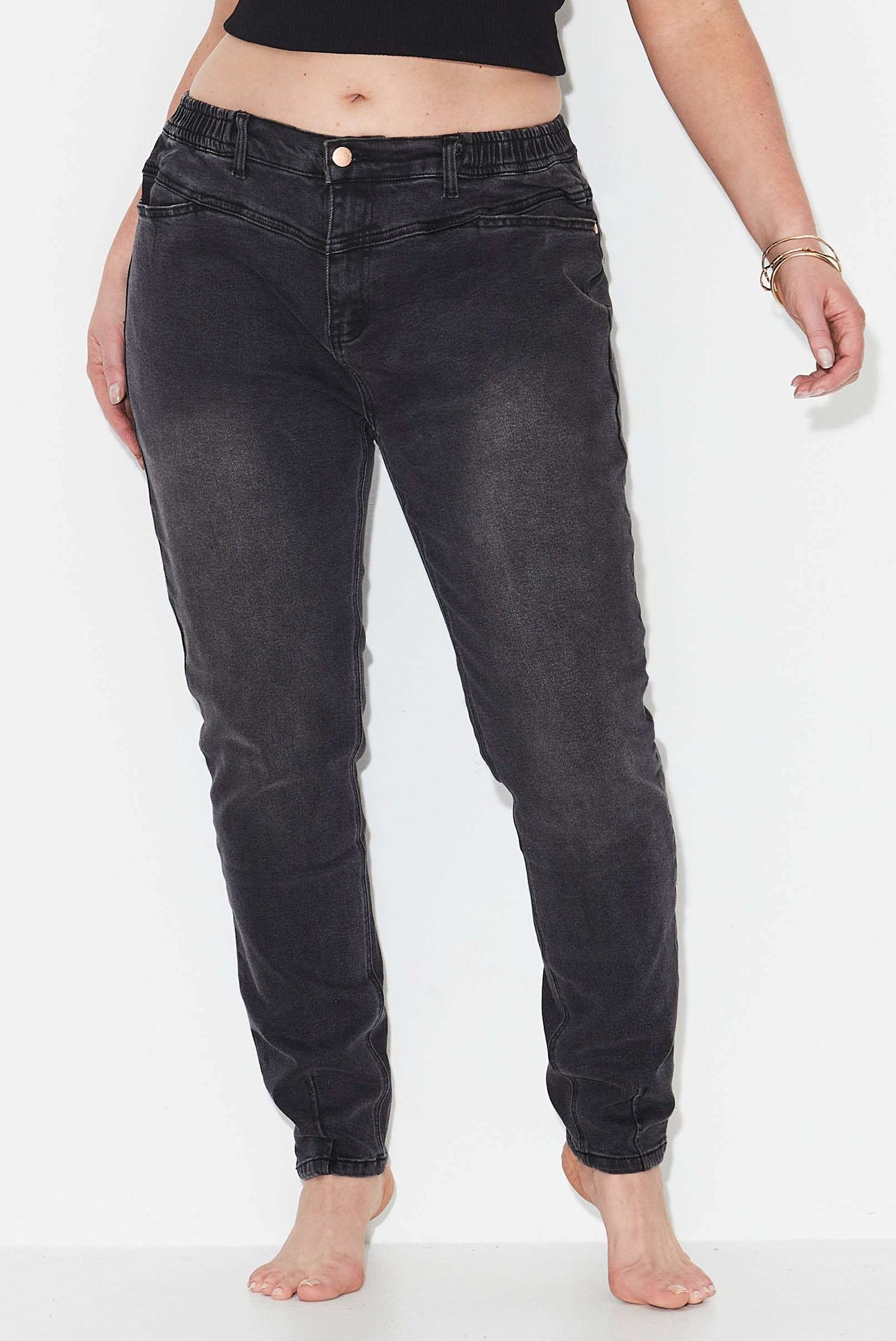 DRIVERS - Yoke Detail Tapered Jeans - Grey Wash