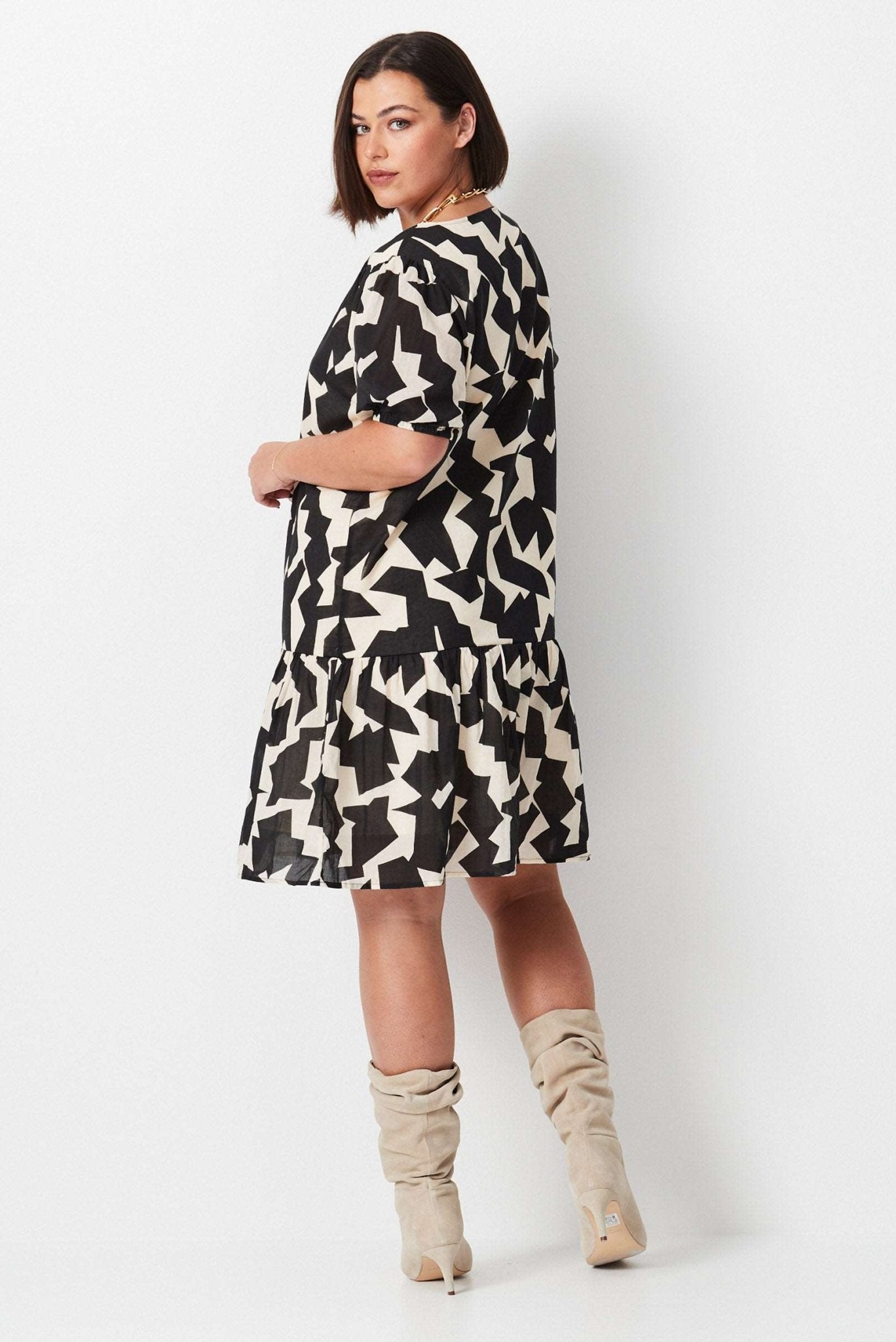 Lo - Fi Frill Hem Dress - Black - 17 Sundays17 SundaysLo - Fi Frill Hem Dress - Black