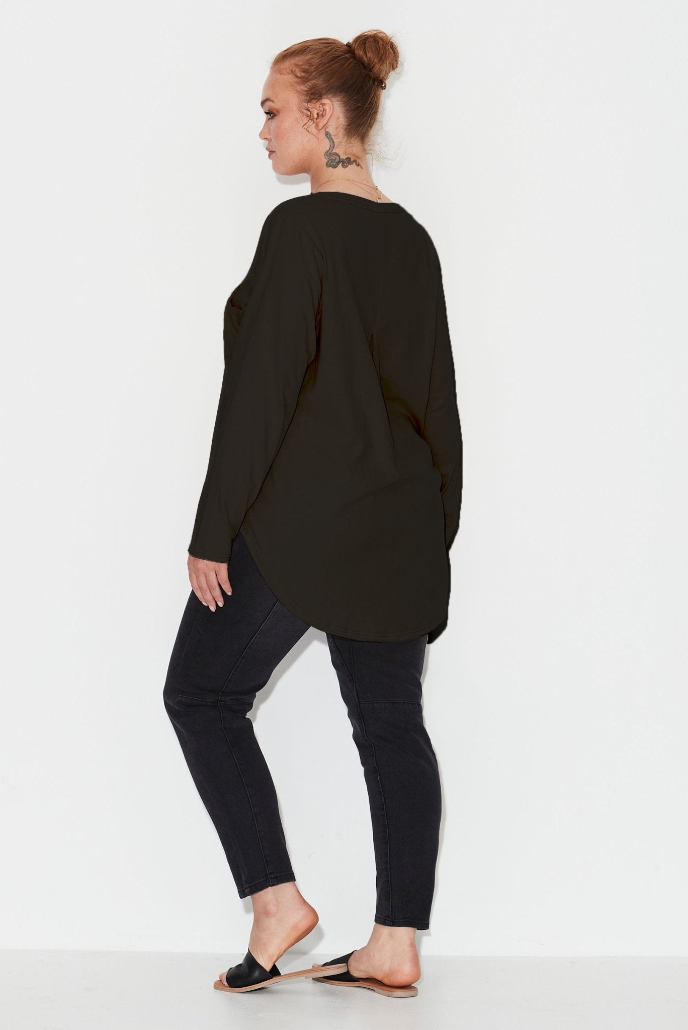 Linen Long Sleeve Longline Tee - Black - 17 Sundays17 SundaysLinen Long Sleeve Longline Tee - Black