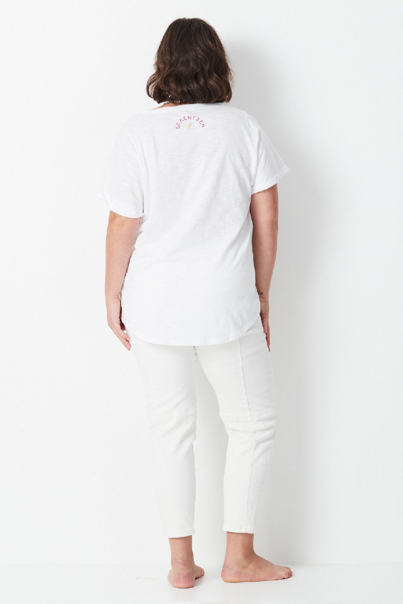 Rider Tee - White/Bone - 17 Sundays17 Sundaysmodel wears plus size cotton white tee with bone print