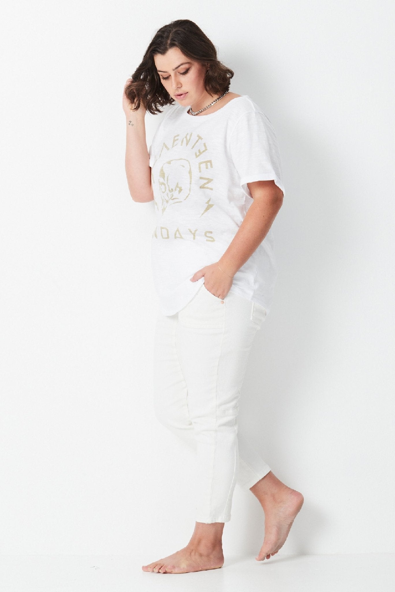 Rider Tee - White/Bone - 17 Sundays17 Sundaysmodel wears plus size cotton white tee with bone print
