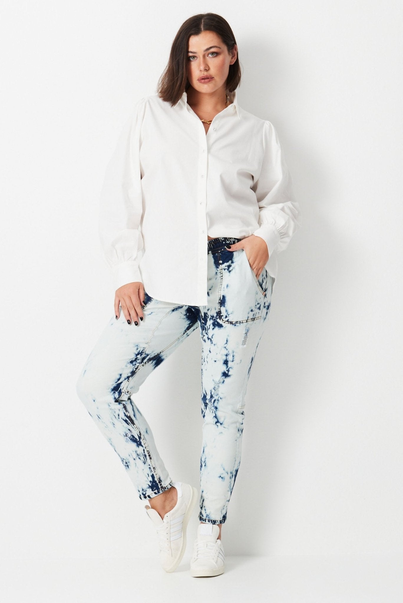 Shibori Keepers - White - 17 Sundays17 Sundaysel wears plus size white jeans with shibori wash