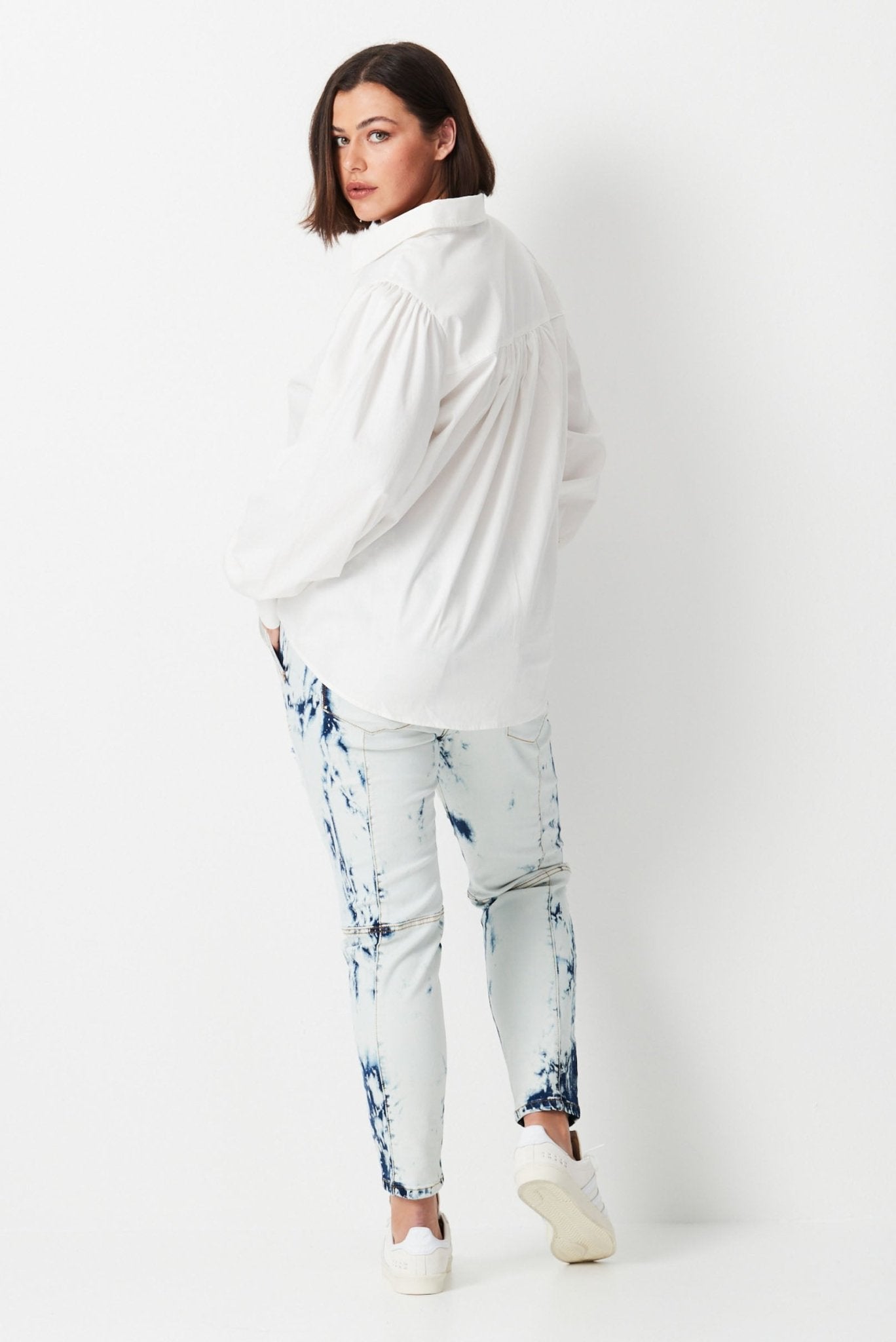 Shibori Keepers - White - 17 Sundays17 SundaysModel wears size 14 white jeans with shibori wash